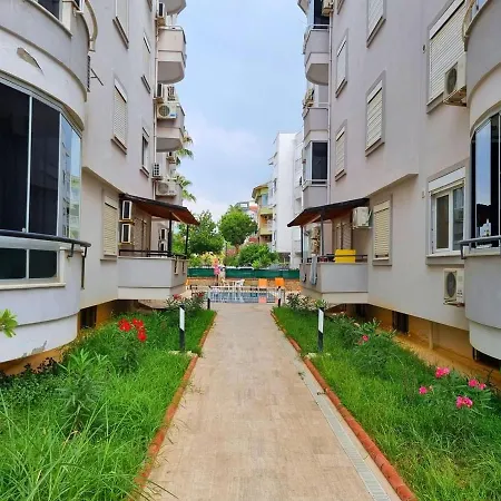 Apartmán 2+1 у моря в аренду в развитом районе оба Alanya