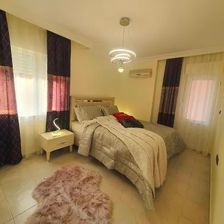 Apartmán 2+1 у моря в аренду в развитом районе оба Alanya